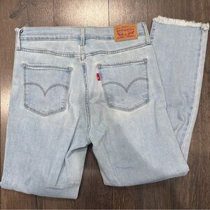 Levi's Women’s Light Wash Straight Jeans